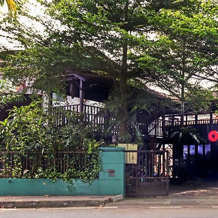 Oyo 1093 Ali'S Motel Teluk Bahang Eksteriør bilde