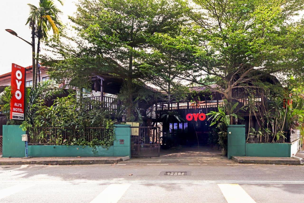 Oyo 1093 Ali'S Motel Teluk Bahang Eksteriør bilde