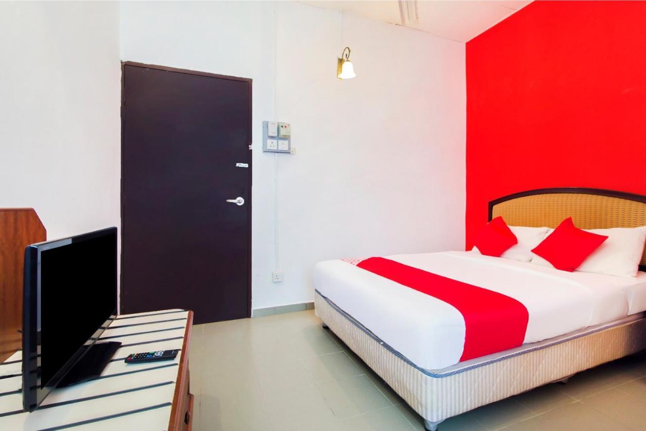 Oyo 1093 Ali'S Motel Teluk Bahang Eksteriør bilde
