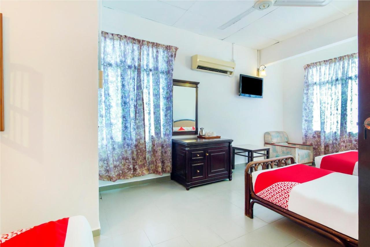 Oyo 1093 Ali'S Motel Teluk Bahang Eksteriør bilde
