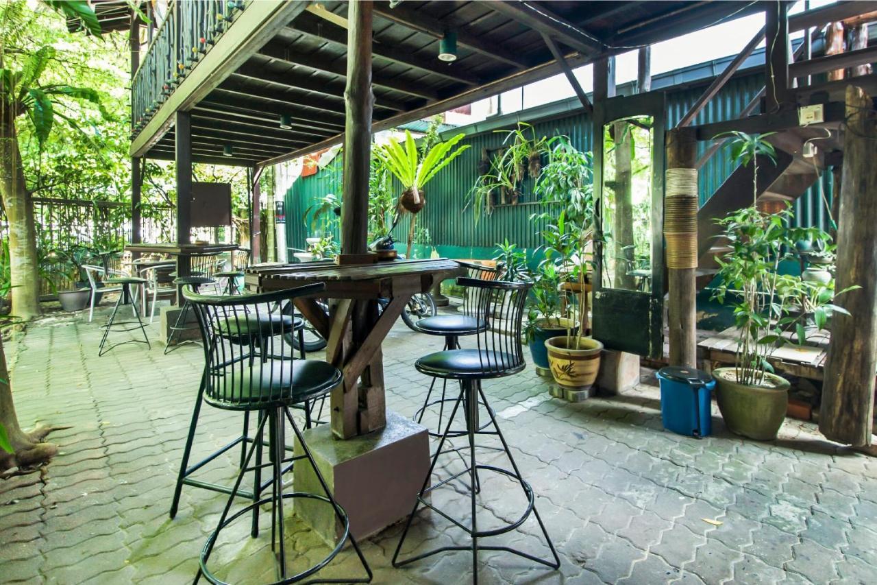Oyo 1093 Ali'S Motel Teluk Bahang Eksteriør bilde