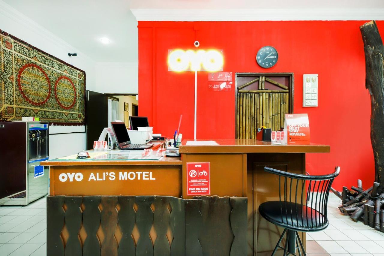 Oyo 1093 Ali'S Motel Teluk Bahang Eksteriør bilde