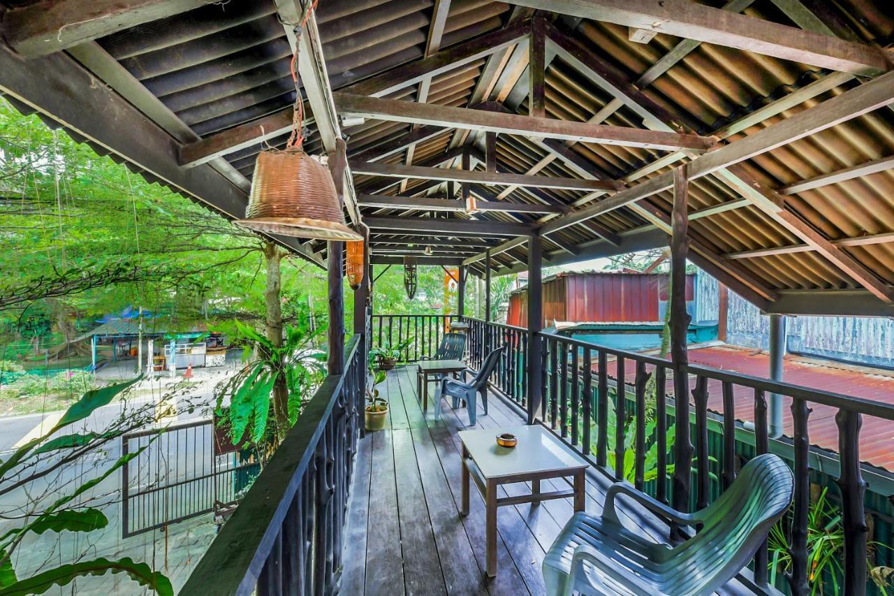 Oyo 1093 Ali'S Motel Teluk Bahang Eksteriør bilde