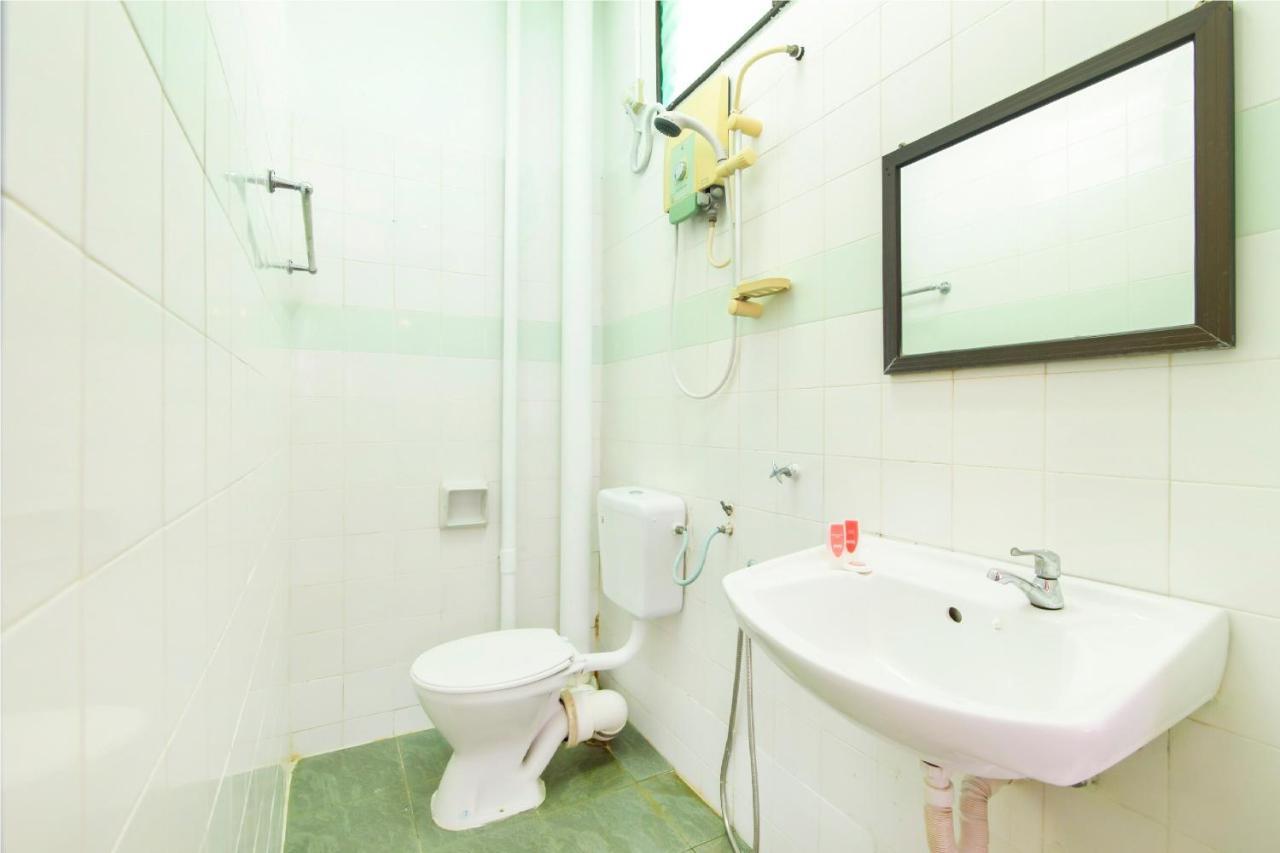 Oyo 1093 Ali'S Motel Teluk Bahang Eksteriør bilde