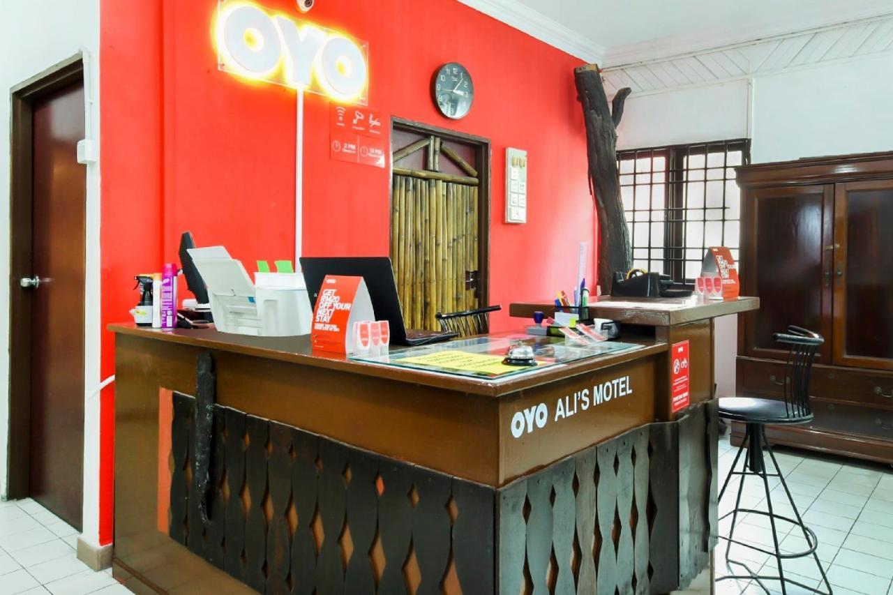 Oyo 1093 Ali'S Motel Teluk Bahang Eksteriør bilde