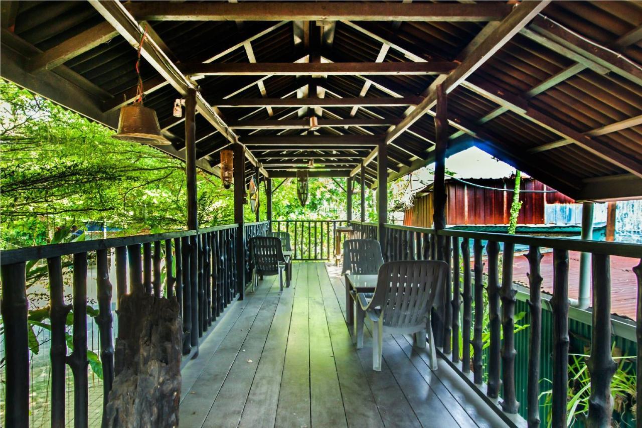 Oyo 1093 Ali'S Motel Teluk Bahang Eksteriør bilde
