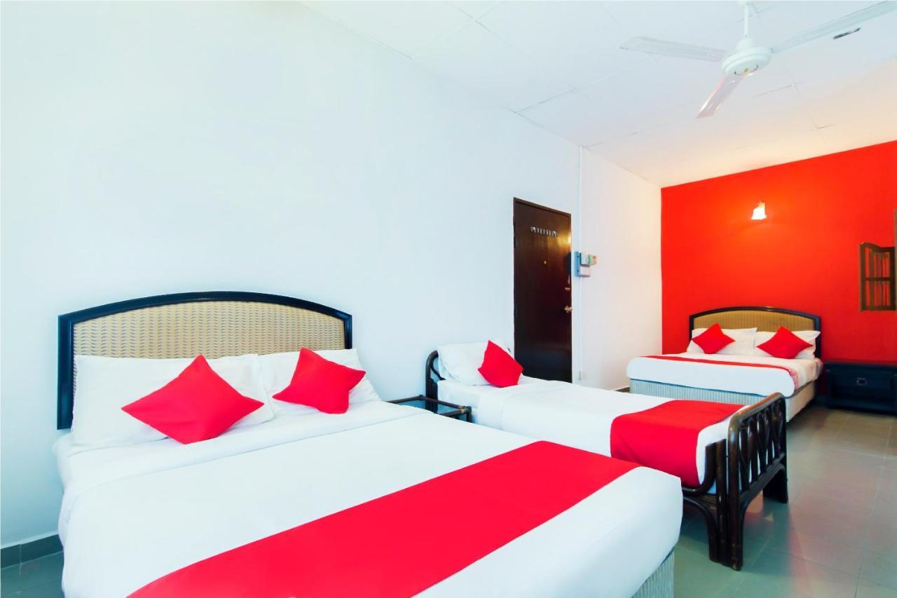 Oyo 1093 Ali'S Motel Teluk Bahang Eksteriør bilde