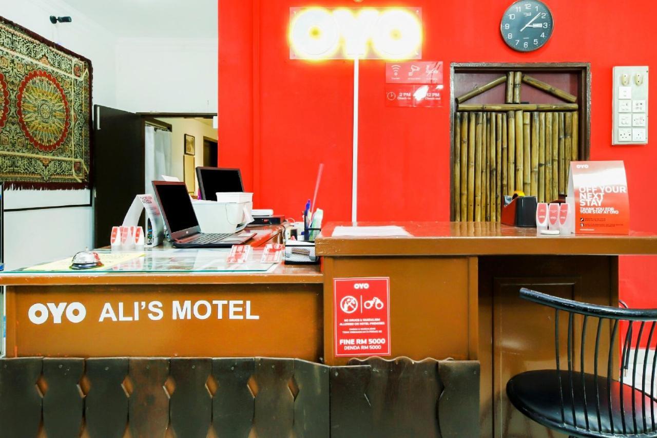 Oyo 1093 Ali'S Motel Teluk Bahang Eksteriør bilde