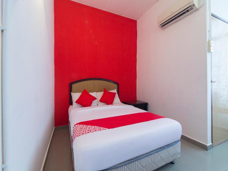 Oyo 1093 Ali'S Motel Teluk Bahang Eksteriør bilde