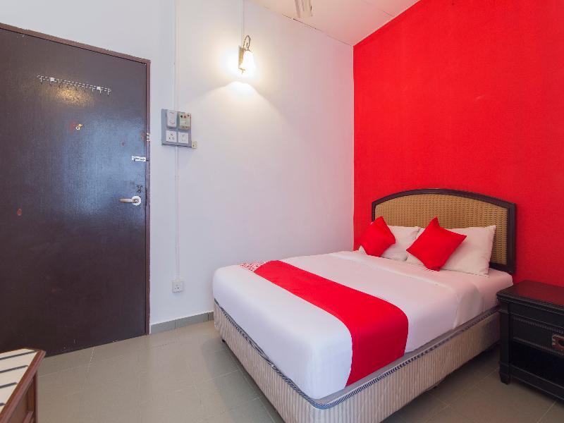 Oyo 1093 Ali'S Motel Teluk Bahang Eksteriør bilde
